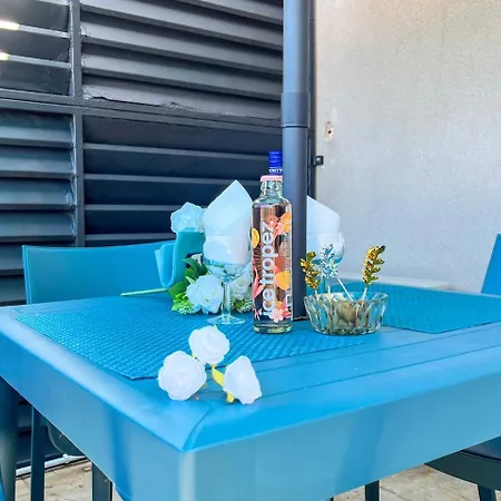 200 M A Pied Terrasse Vue Salins Bus Pour Iles *